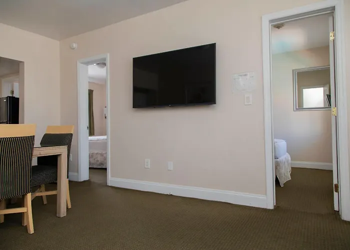 Beach Place Hotel